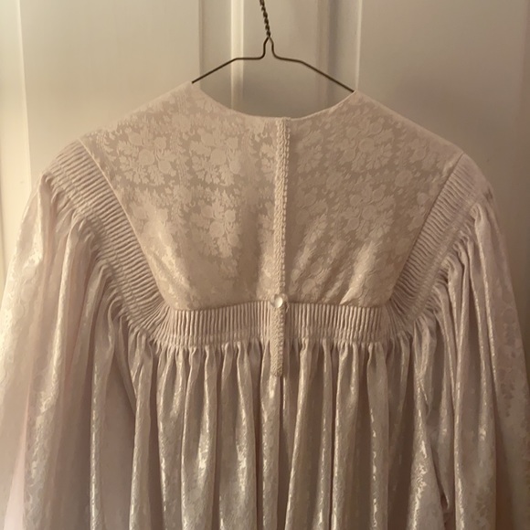 White Ceremonial Robe - Picture 4 of 5